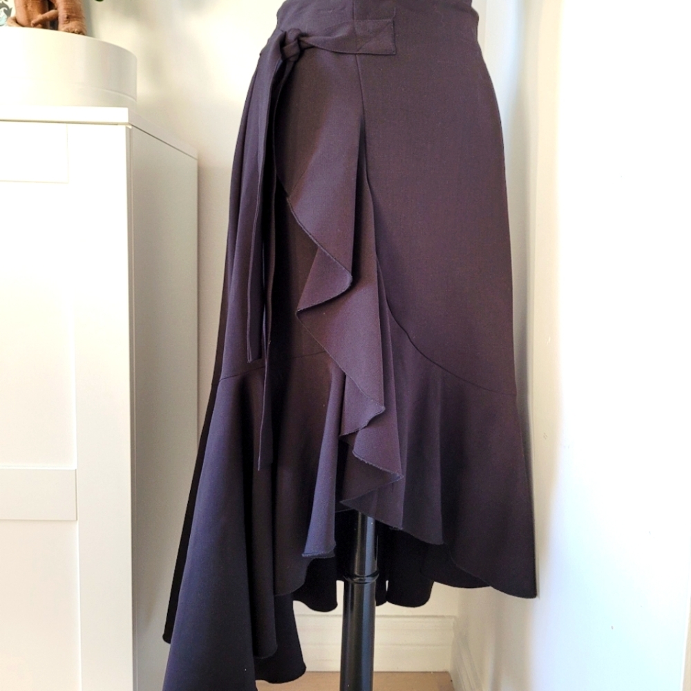 Fit and flare High waist Ruffles skirt HM 😍 SIZE 10